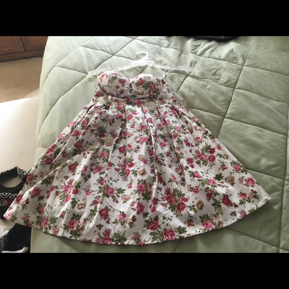 Floral strapless dress